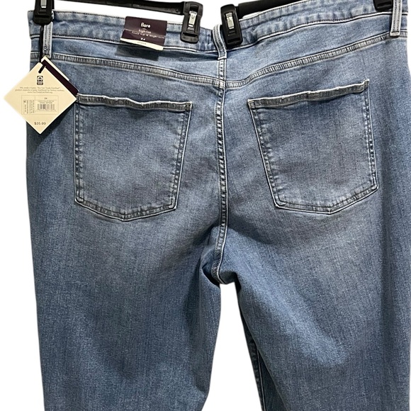 Ava & Viv Women's Plus Size 24 High-Rise Flare Jeans BoxCI - Picture 8 of 9